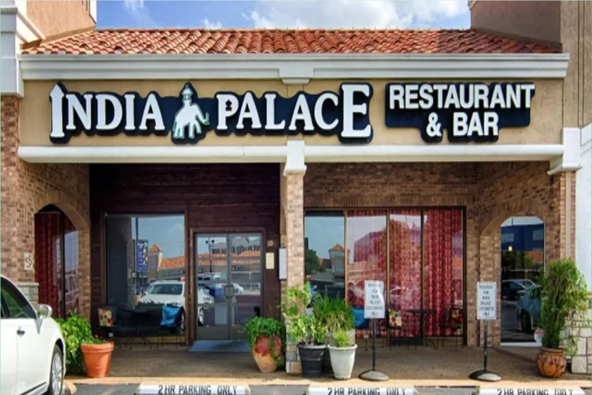 famous-indian-restaurants-dallas-indiapalace-storefront