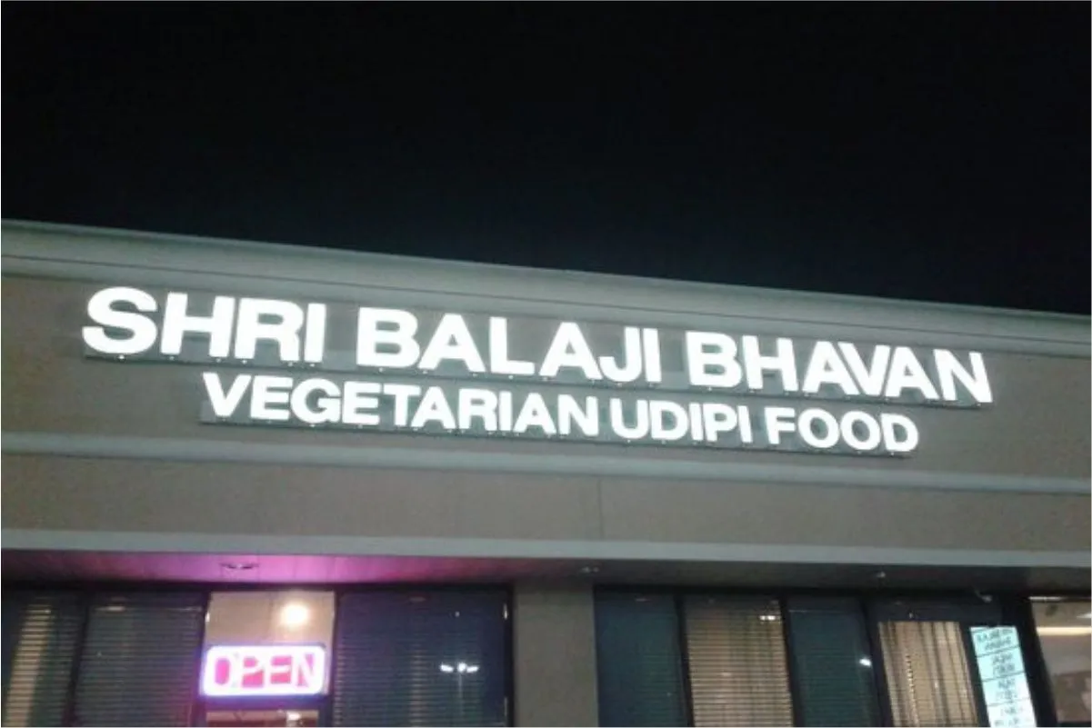 famous-indian-restaurants-houston-Shri-Balaji-Bhavan-Front-Store