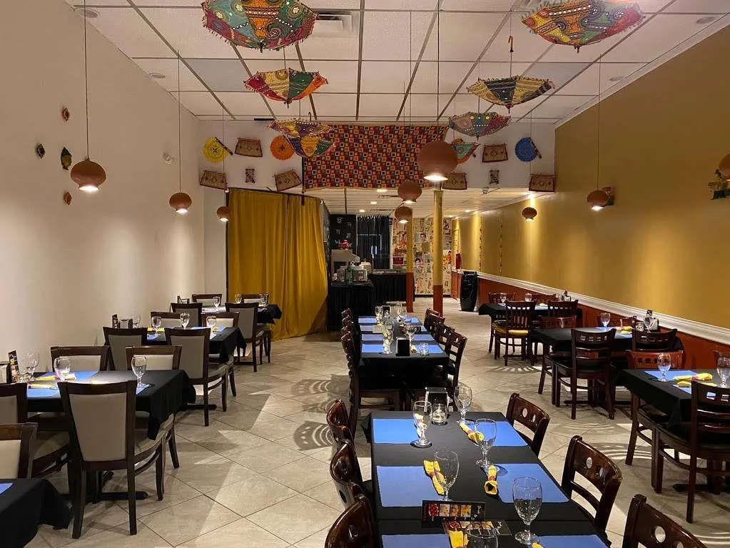 famous-indian-restaurants-philadelphia-haveli-virasat-inside